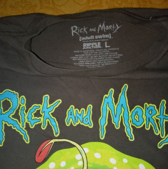 T-Shirt - Picture 1 of 2